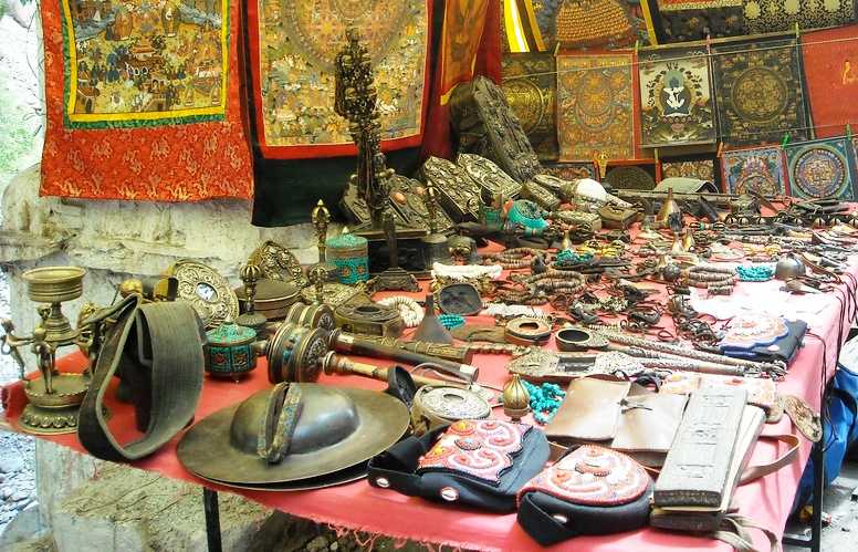 Shopping : things to do in Leh Ladakh