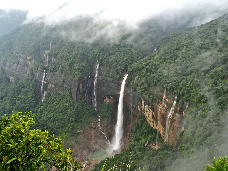 Nohkalikai_Falls_Cherrapunji-min