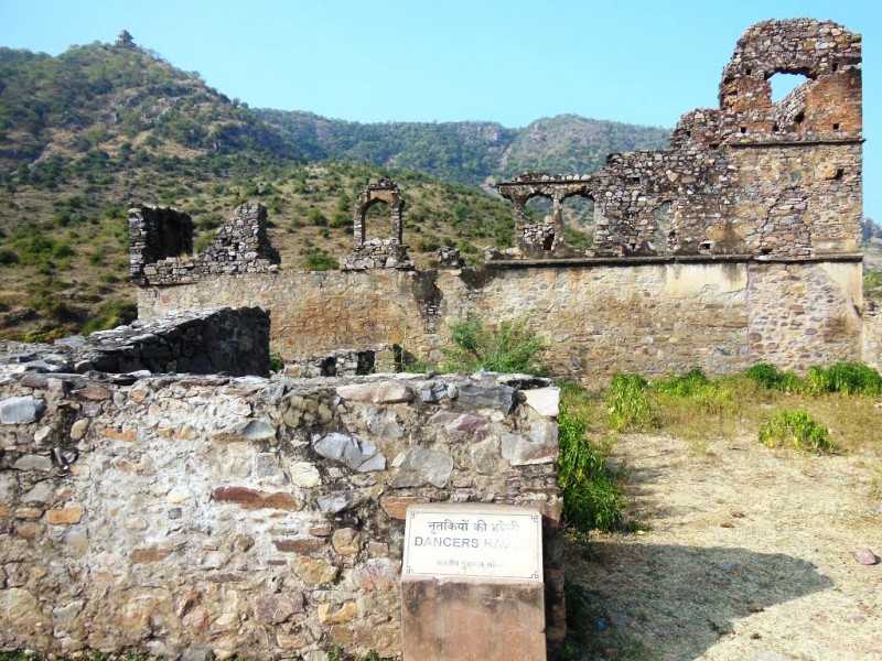 Ruins of the haunted Bhangarh Fort