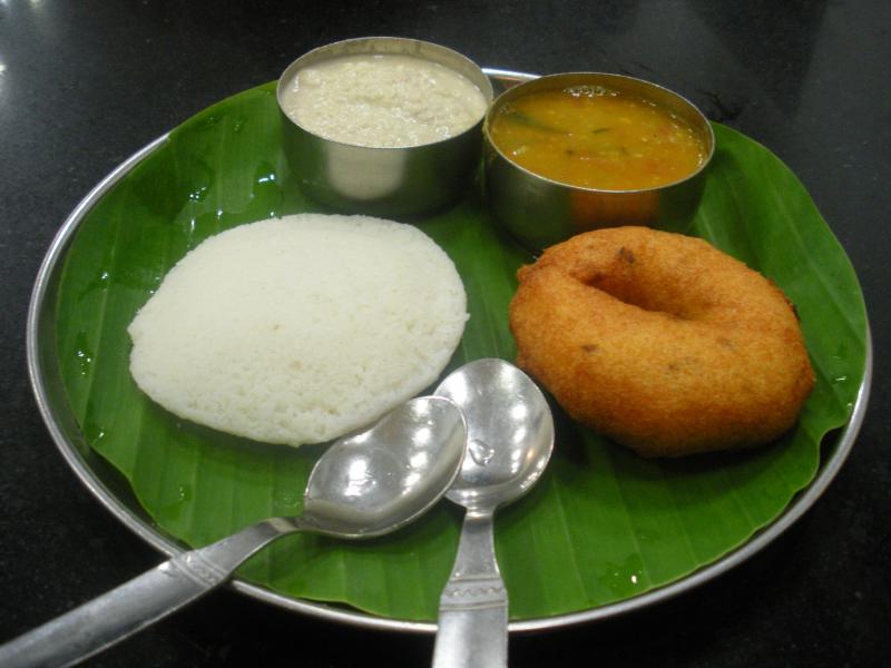 Idli and vada in one plate, Tamil Nadu Food