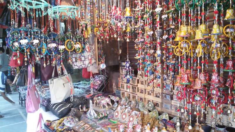 12 Best Places For Street Shopping in India in 2024