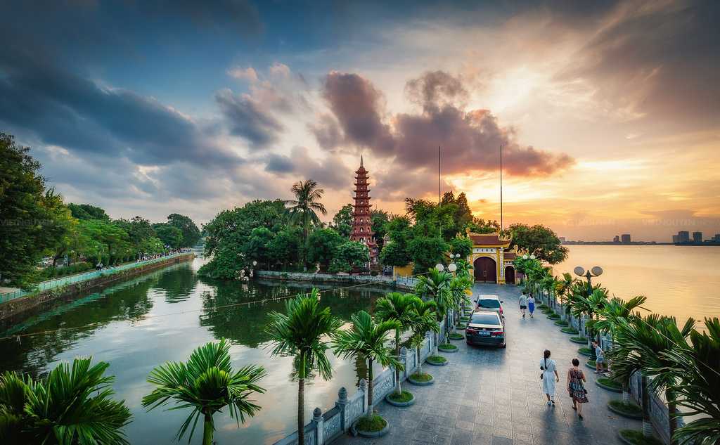 Hà Nội - thủ đô của Việt Nam với những khung cảnh đẹp tuyệt vời và văn hóa đa dạng chắc chắn sẽ làm bạn say mê. Hãy chiêm ngưỡng những di sản lịch sử và kiến trúc độc đáo của thành phố này.