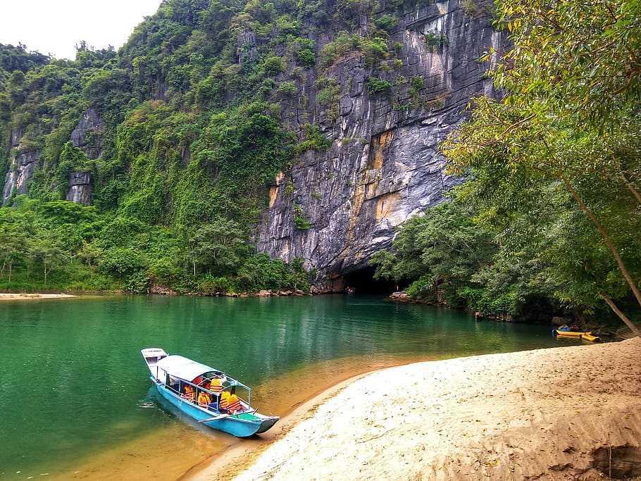 Việt Nam là một đất nước đầy sắc màu với những điểm đến du lịch tuyệt vời. Hãy cùng khám phá những hình ảnh đẹp nhất của những điểm đến nổi tiếng như Hạ Long, Phú Quốc hay Phố cổ Hội An. Những trải nghiệm khó quên đang chờ đón bạn!