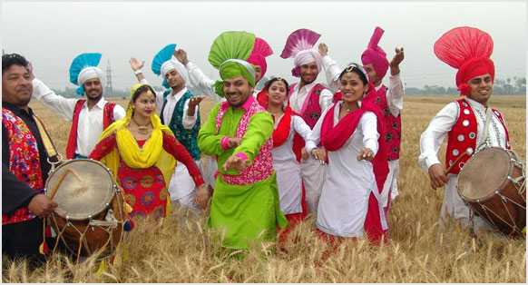 Haryanvi Folk Dance Costume 2023 • The Ultimate Guide to Fancy Dress &  Costume