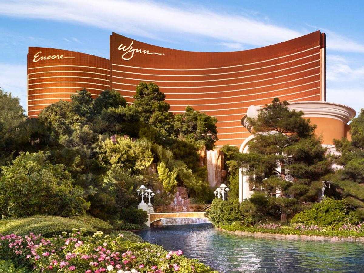 The 3 Las Vegas Hotels With Lazy Rivers in 2023 - Lavish Vegas