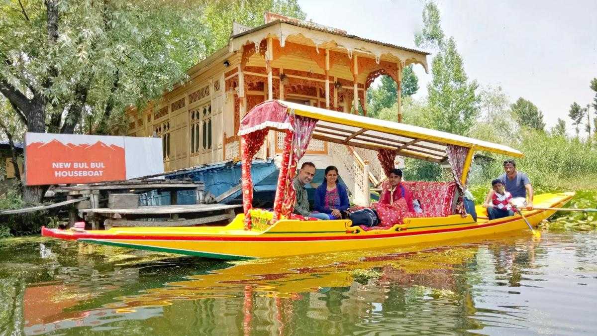 srinagar tourism houseboat