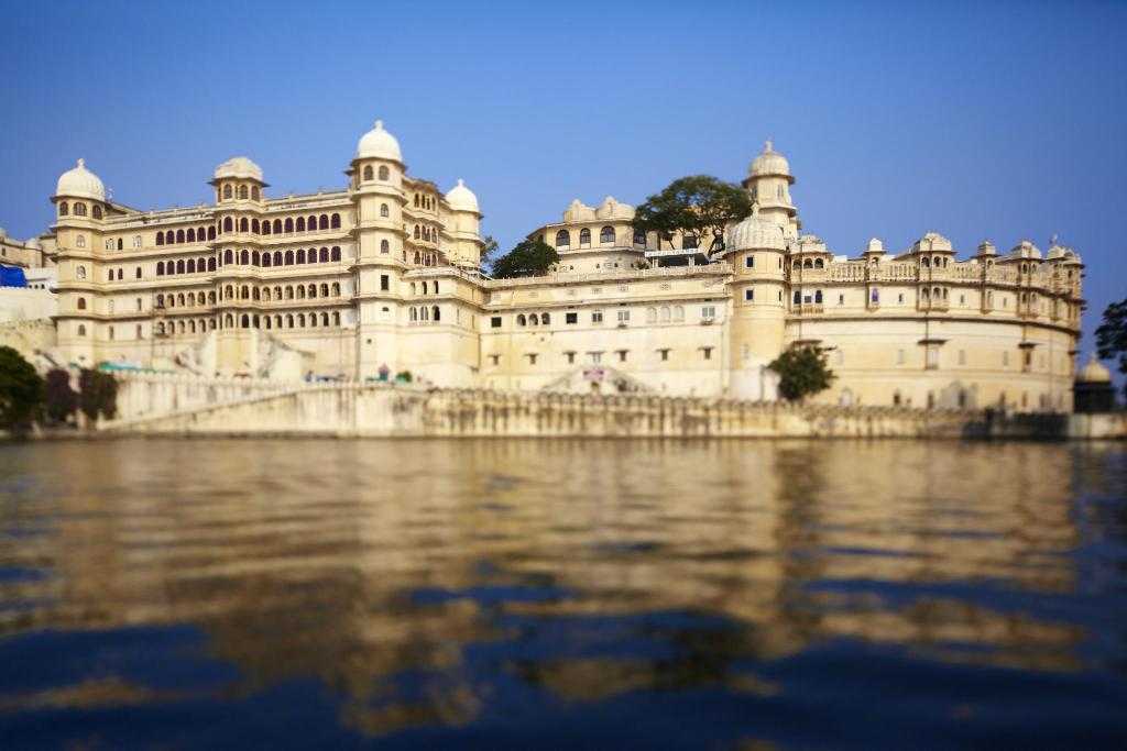 Jagat Niwas Palace Udaipur Rajasthan Photos Reviews And Deals Holidify