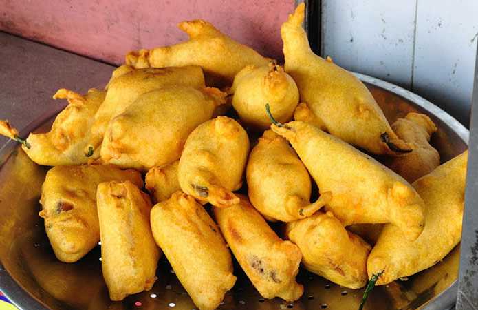 street food in udaipur, Manak Balaji vada pav