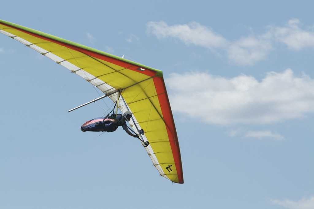 Hang-gliding in Pune, Maharashtra
