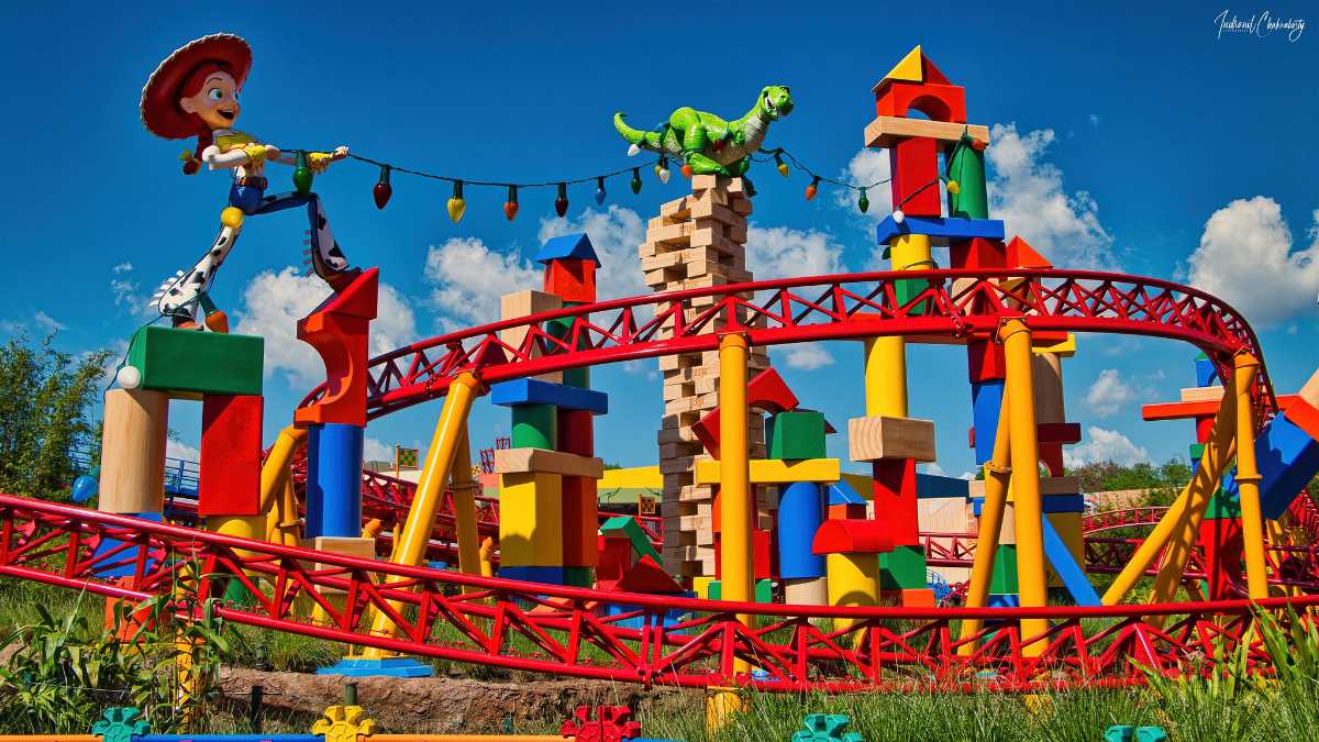 7 Wonders Tourism LLC - Dream World The perfect amusement park for children  for all age groups. There are 3 packages available for visitors at the Dream  World and starts @1,200 and