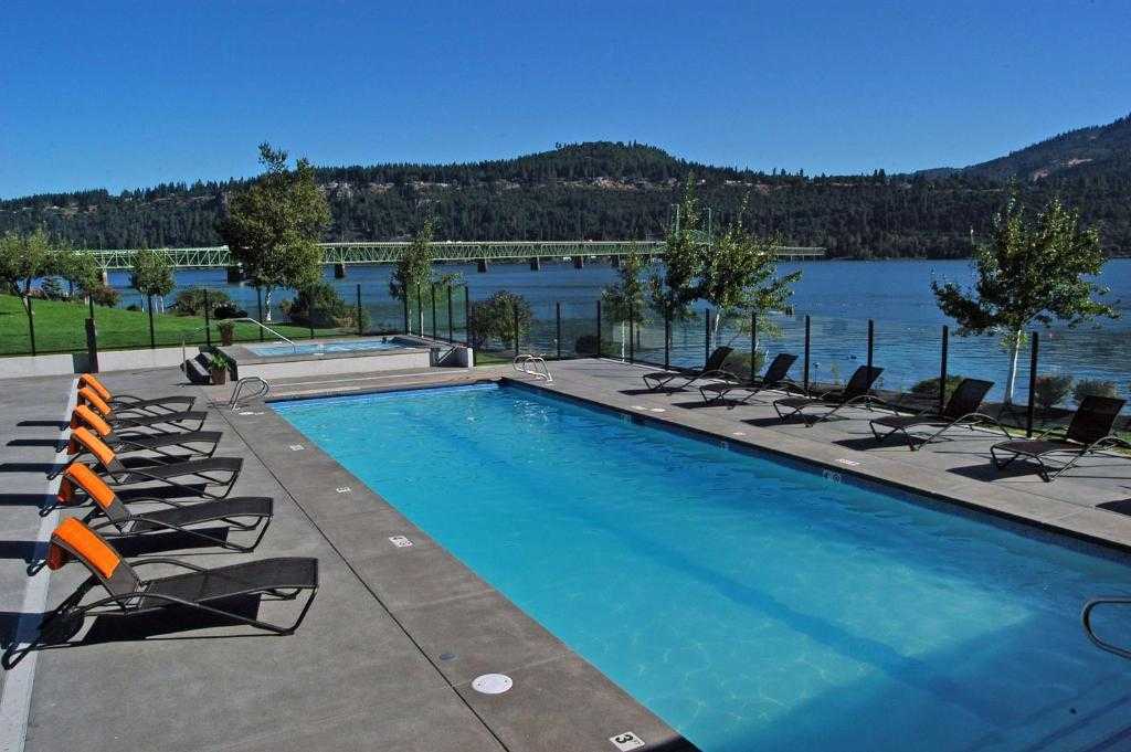 13 Best Hotels In Hood River (2024)