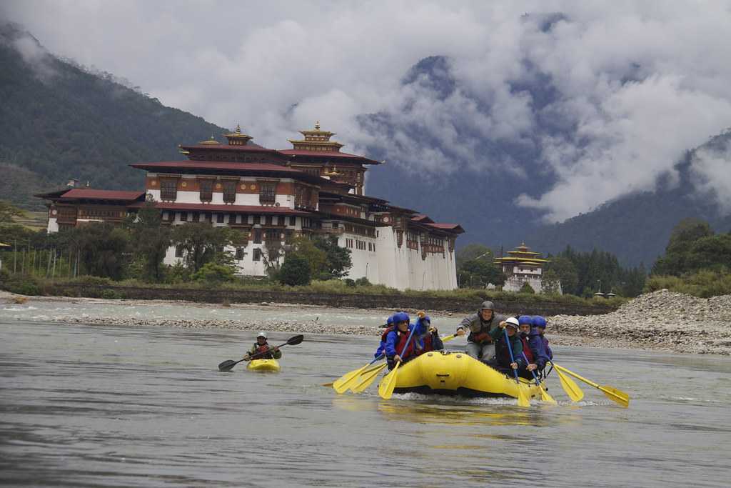 View of Punakha Dzong while rafting on MoChu River