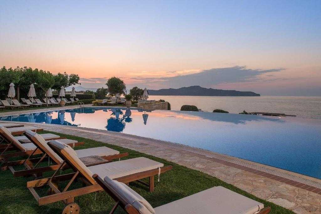 20 Stunning Beach Resorts in Crete for a Relaxing Beach Stay