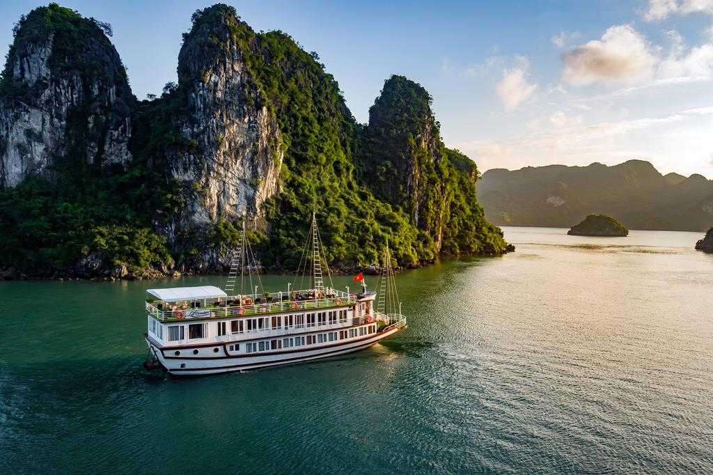 cruise around thailand and vietnam