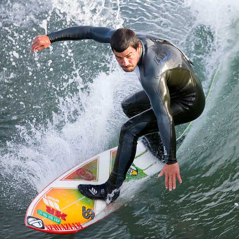 Surfing in Dubai - Best Operators, Surfing Schools, Prices & More