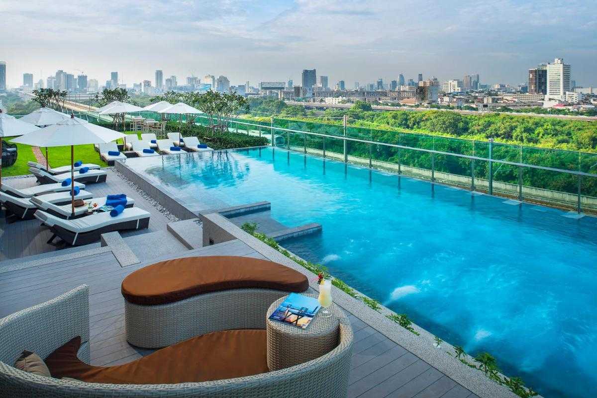 14 Hotels In Bangkok With An Infinity Pool