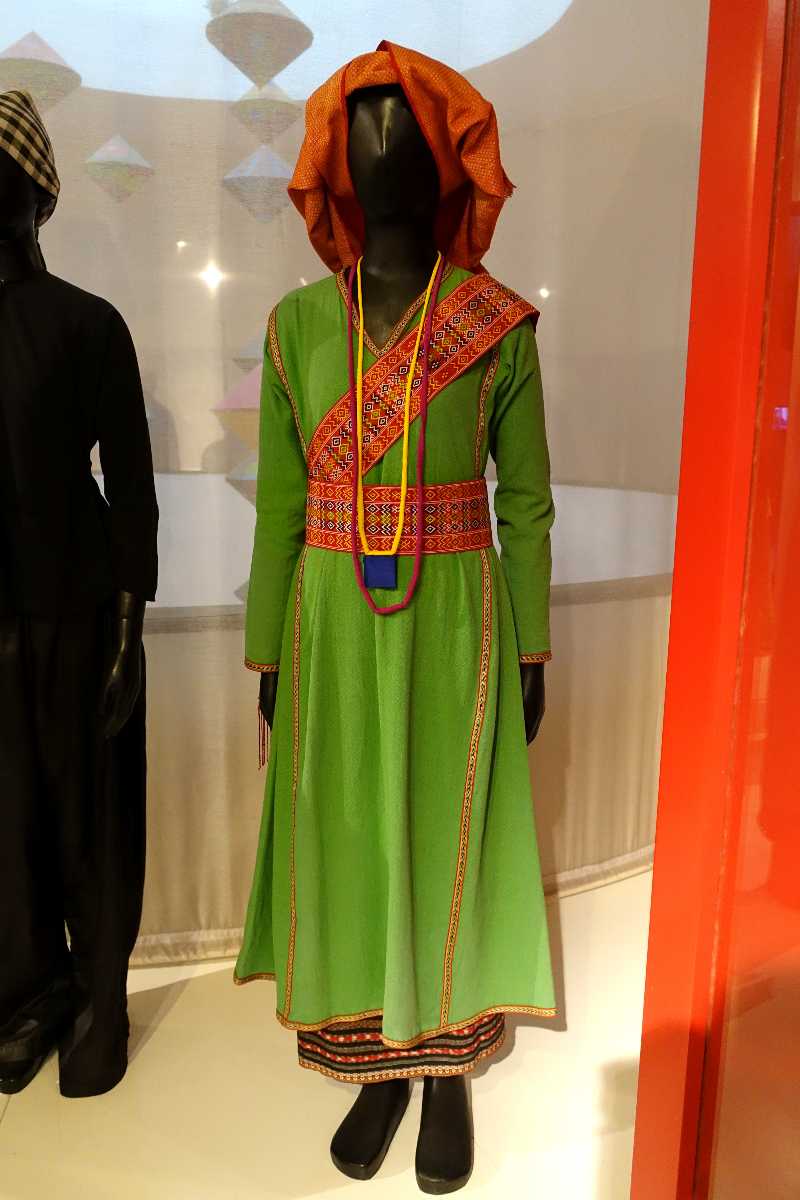 Dress styles throughout history  Vietnamese clothing, Historical fashion, Fashion  history