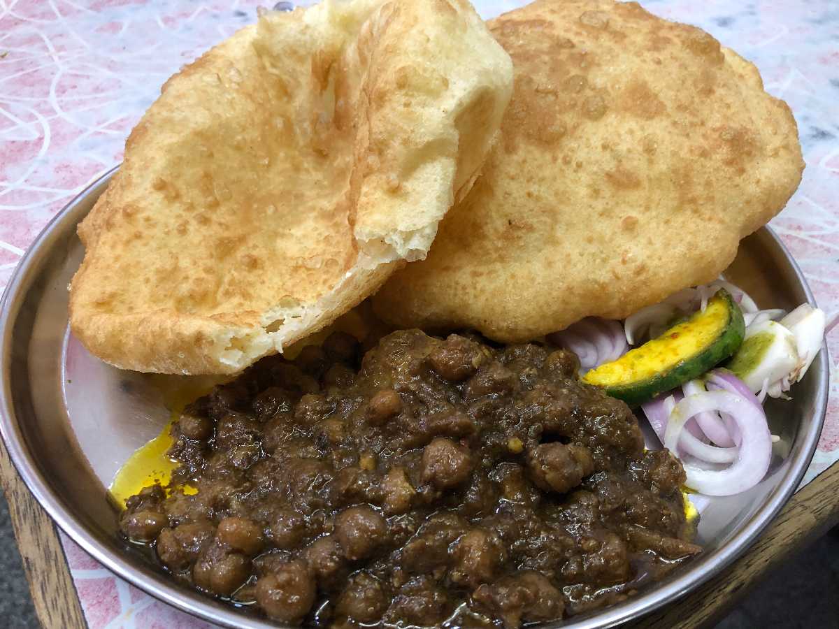 Chole Bhature Early Morning : Chole Bhature Recipe How To Make Chhole