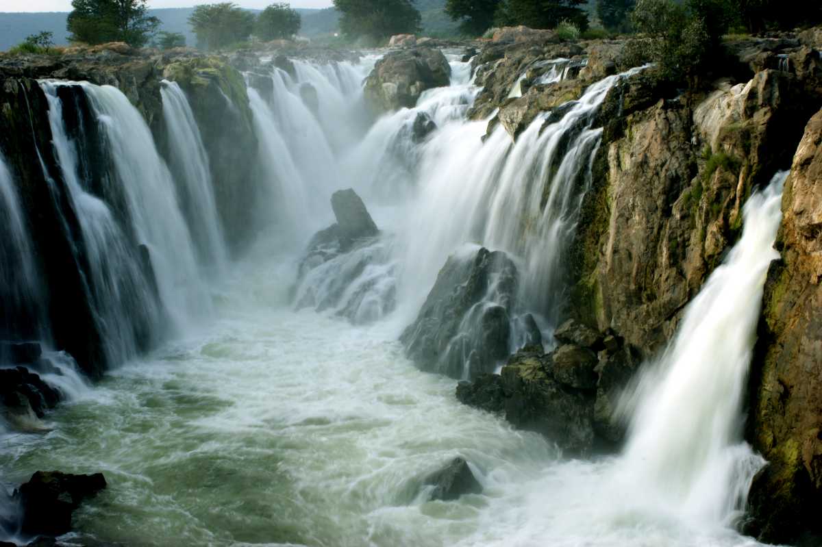 famous tourist spot near hogenakkal