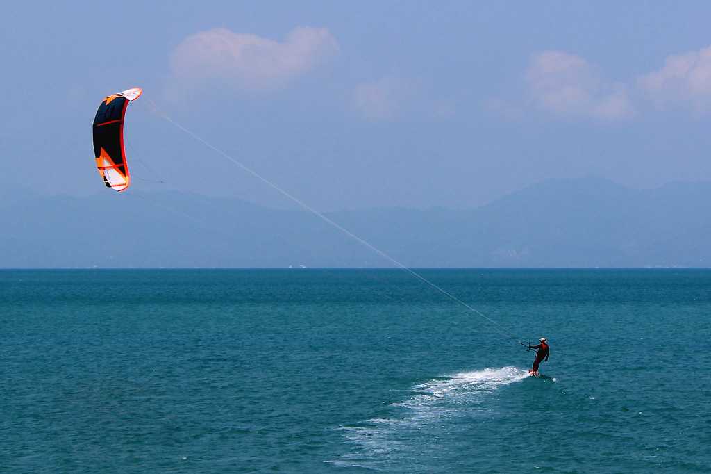 Kitesurfing in Phuket Thailand