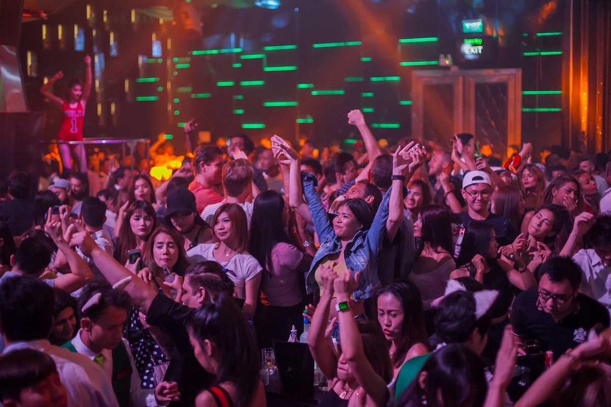 Nightlife in Delhi: Best Bars, Clubs, & More