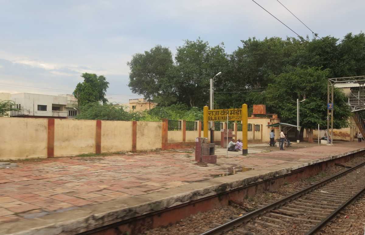 shopping in agra