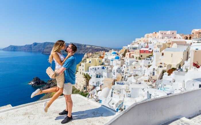 16 Santorini Honeymoon Packages 2024: Itinerary, Best Price - Holidify