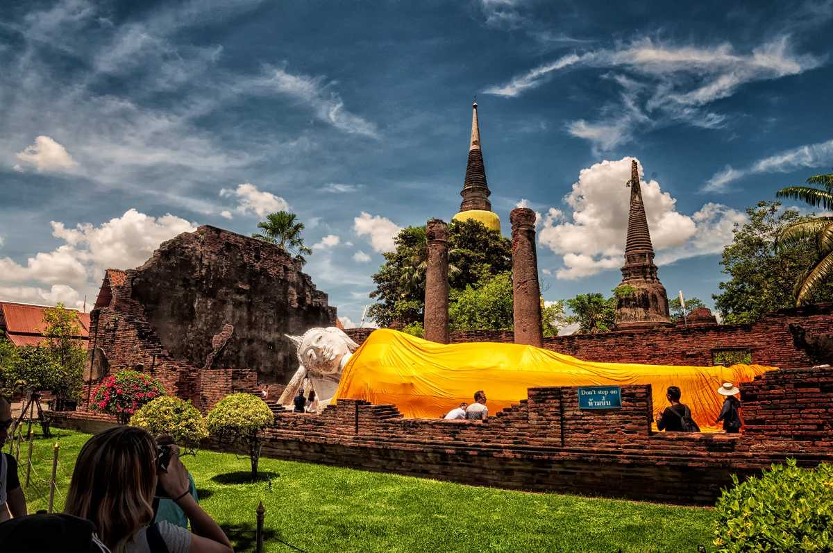 Lying Buddha Statue at Wat Yai Chai Mongkhon