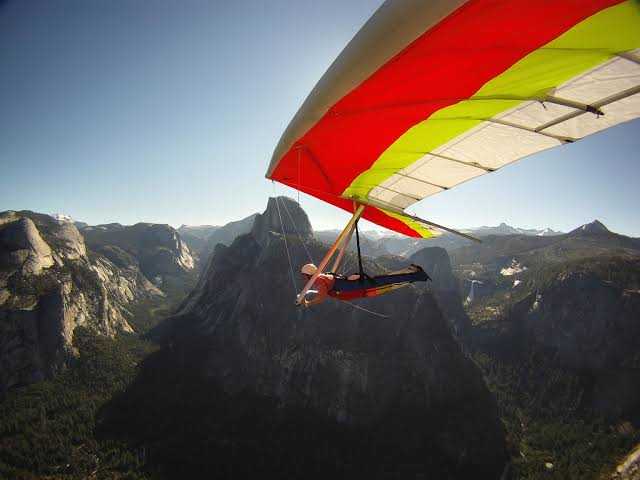 Hang-gliding in Yumthang, Sikkim