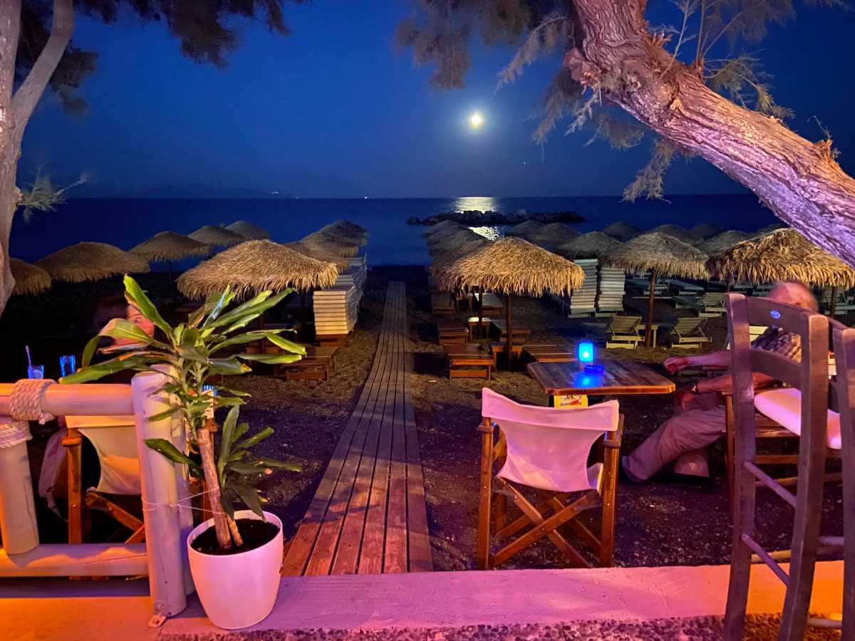 Santorini Nightlife Guide: 15 Best Tavernas, Bars & Clubs in Santorini -  Sofia Adventures