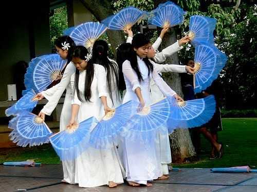 Ao Dai Men and Women Vietnamese Traditional Dress With Bird and Flower  Details -  Norway