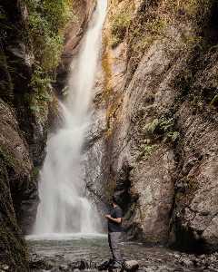 Gunehar Waterfall, Bir Billing (2024) - Images, Timings | Holidify